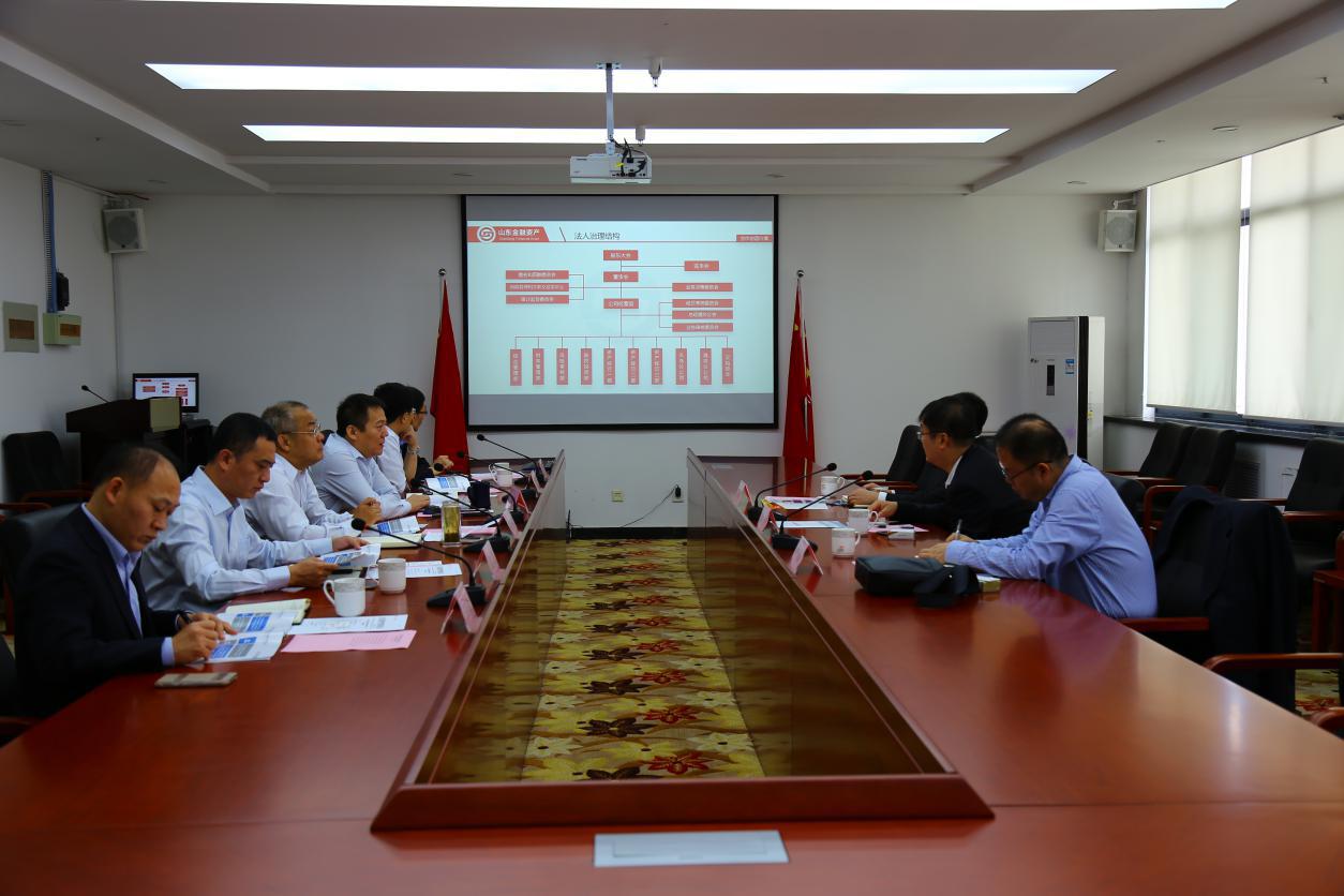 川髮(fa)資(zi)筦(guan)總經(jing)理(li)蒙宇帶隊(duì)赴同業進(jin)行調研考察