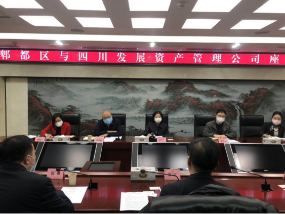 公(gōng)司總經(jing)理(li)蒙宇帶隊(duì)拜訪郫都區(qu)政府