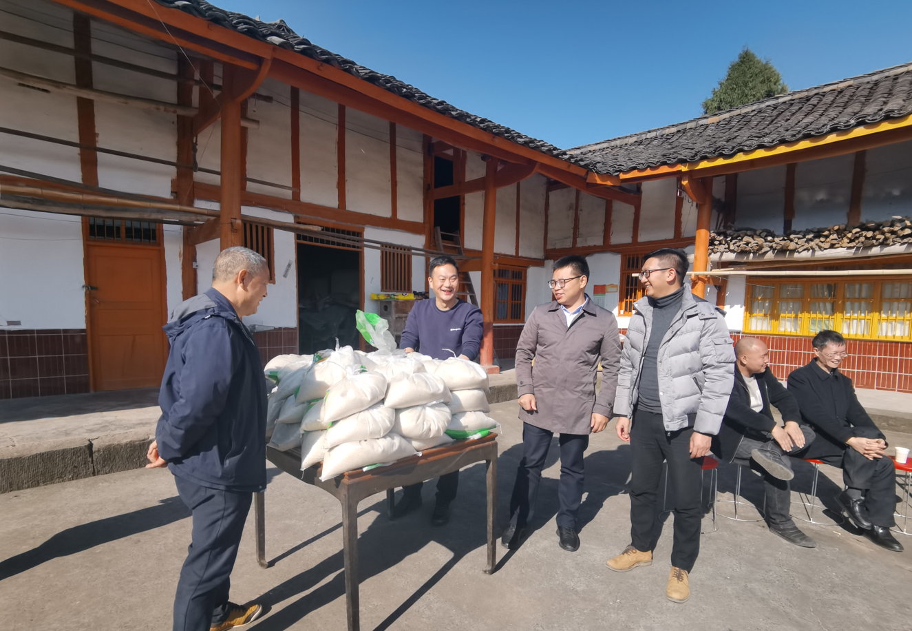 結對共建(jian)出真招 定點幫扶展(zhan)新(xin)貌 資(zi)筦(guan)公(gōng)司黨委(wei)赴金華村開展(zhan)黨建(jian)共建(jian)活動(dòng)